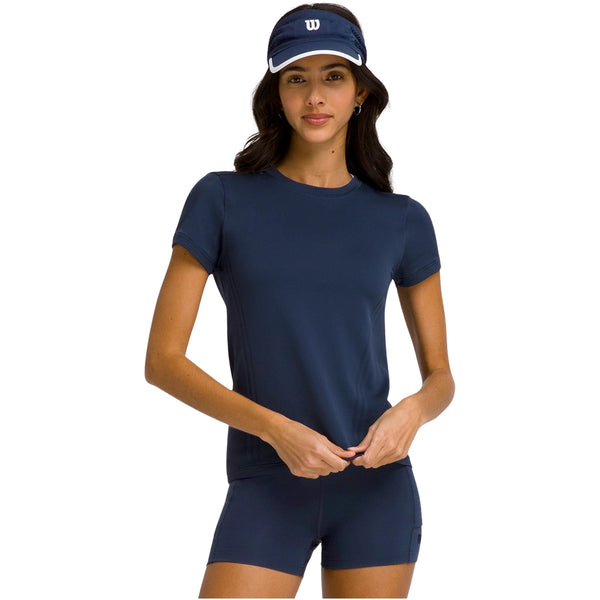 Wilson Pro Seamless T-skjorte Dame i marineblå på modell, sett forfra
