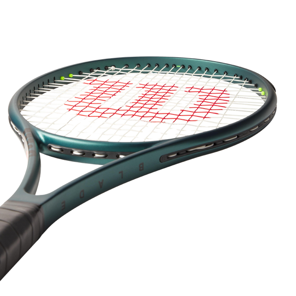 Wilson Blade 104 V9 2024